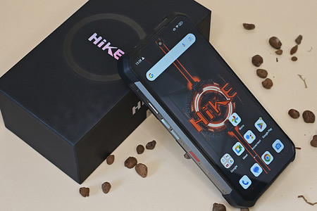 Обзор защищенного смартфона 8849 Hike: без проектора, но с тремя фонарями