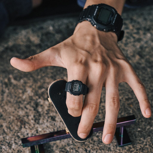 Casio представила крошечные часы G-Shock Nano, которые надеваются на палец