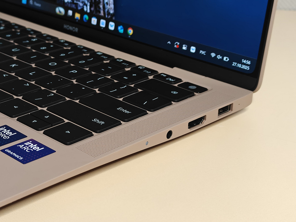 Обзор ультралегкого и тонкого ноутбука HONOR MagicBook Art 14 2025: килограмм уверенности