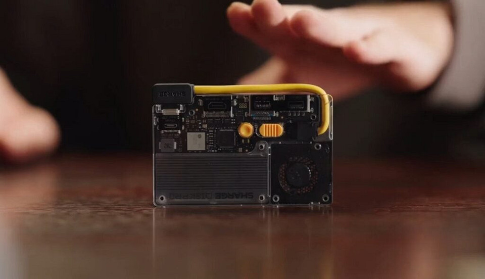 Sharge выпустила ультратонкий SSD-накопитель с охлаждением и кучей портов Sharge выпустила ультратонкий SSD-накопитель с охлаждением и кучей портов