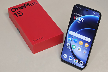 Обзор смартфона OnePlus 15: топовый чип и гейминг на частоте 165 Гц