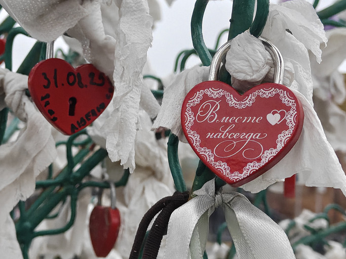 Обзор смартфона OnePlus 15: топовый чип и гейминг на частоте 165 Гц