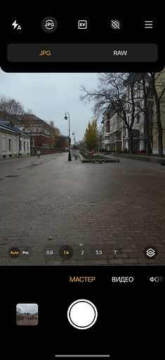 Обзор смартфона OnePlus 15: топовый чип и гейминг на частоте 165 Гц