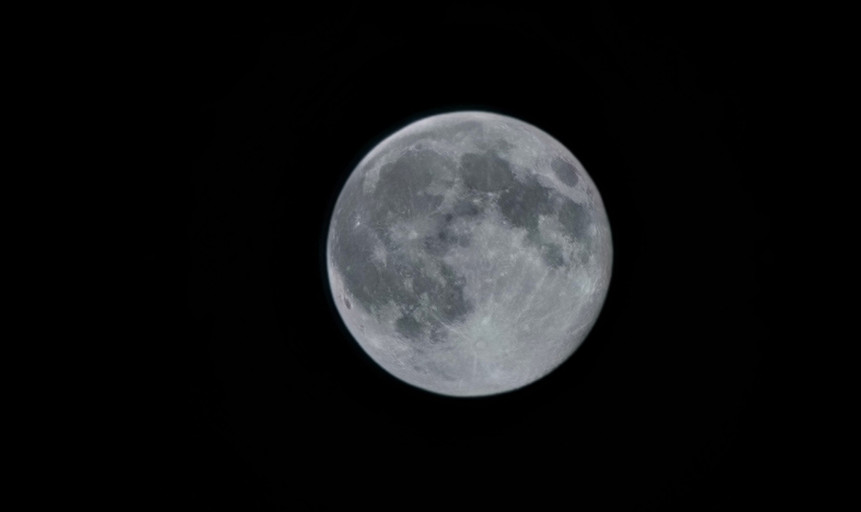 Обзор смартфона OnePlus 15: топовый чип и гейминг на частоте 165 Гц