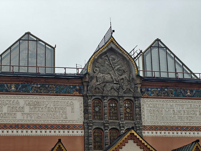 Обзор смартфона OnePlus 15: топовый чип и гейминг на частоте 165 Гц