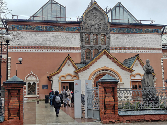 Обзор смартфона OnePlus 15: топовый чип и гейминг на частоте 165 Гц