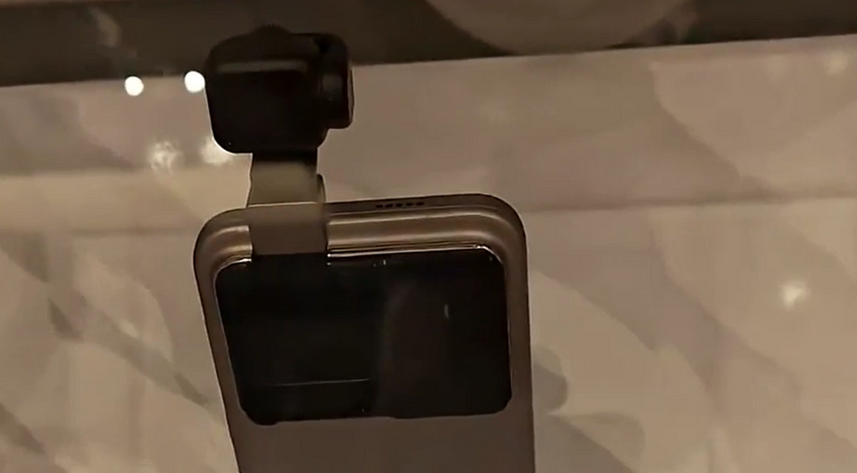 HONOR показала уникальный смартфон Robot Phone с выдвижным объективом с роботизированной ножкой