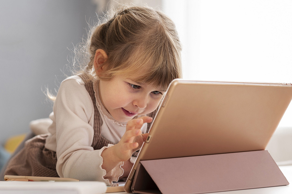 Сколько времени можно проводить ребенку с гаджетами?