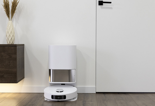 Бюджетные роботы-пылесосы со станциями самообслуживания
