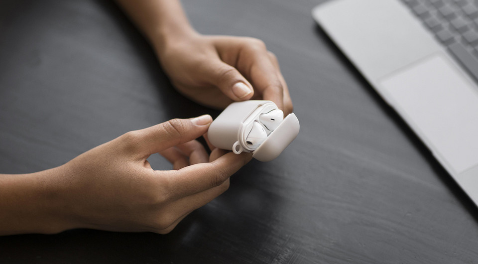 Россияне плотно «затарились» наушниками на Черной пятнице, продажи смартфонов тоже выросли