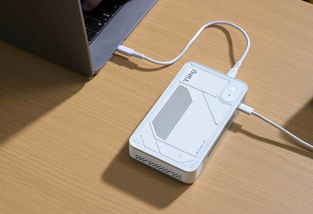 Tiiny AI показала карманный суперкомпьютер для ИИ, который тянет миллиарды языковых моделей локально