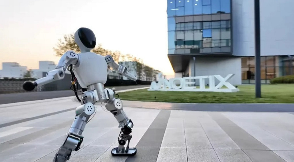 В Китае представлены человекоподобные роботы по цене iPhone