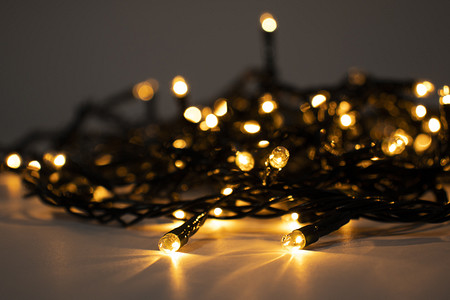 Как повесить гирлянду на стену красиво и без гвоздей: лучшие варианты крепления