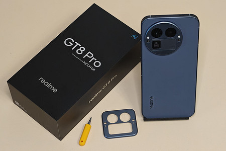 Обзор realme GT8 Pro — топовый чип, телевик на 200 Мп и сменные накладки для камер