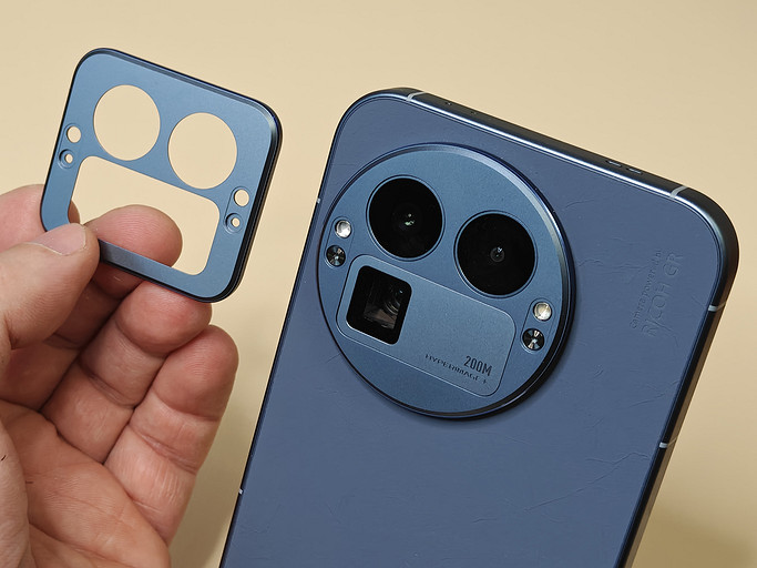 Обзор realme GT8 Pro — топовый чип, телевик на 200 Мп и сменные накладки для камер