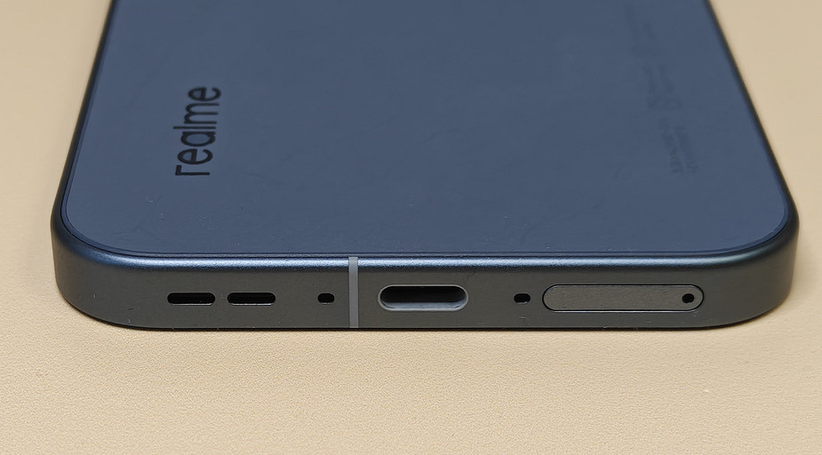 Обзор realme GT8 Pro — топовый чип, телевик на 200 Мп и сменные накладки для камер