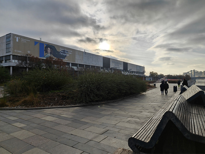 Обзор realme GT8 Pro — топовый чип, телевик на 200 Мп и сменные накладки для камер