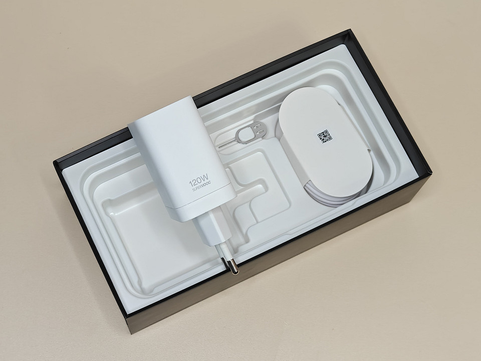 Обзор realme GT8 Pro — топовый чип, телевик на 200 Мп и сменные накладки для камер