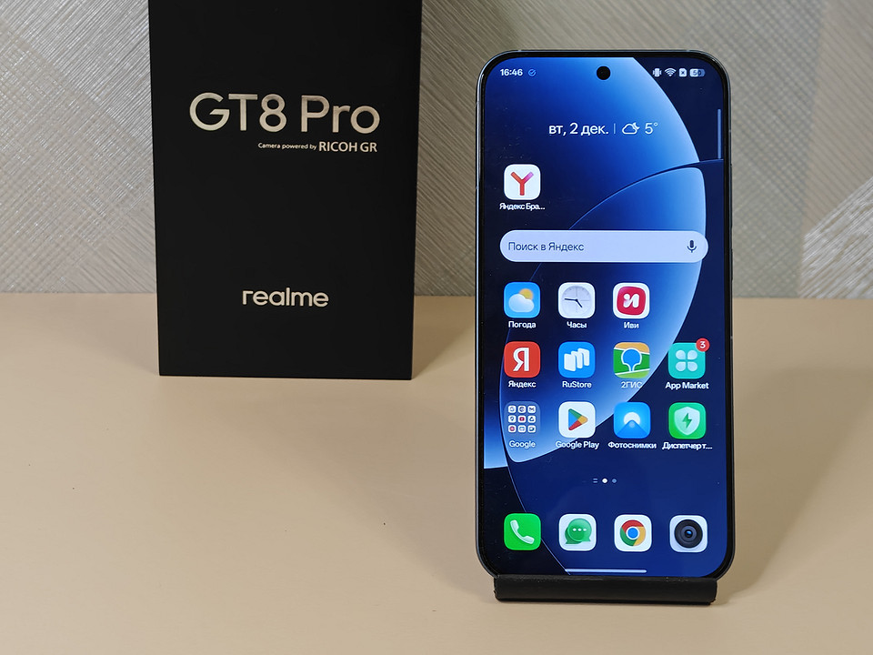 Обзор realme GT8 Pro — топовый чип, телевик на 200 Мп и сменные накладки для камер