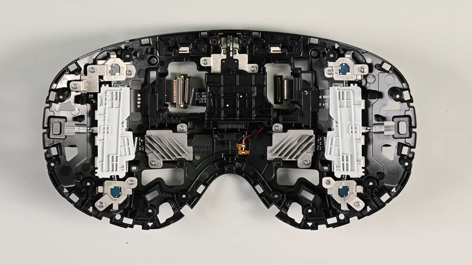 Эксперты iFixit разобрали Samsung Galaxy XR, чтобы показать необычную и многослойную конструкцию гарнитуры