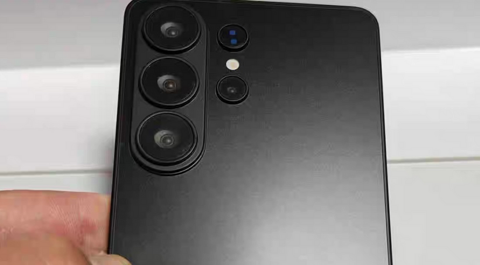 Секретов не осталось: OnLeaks показал фото макетов суперфлагмана Samsung Galaxy S26 Ultra