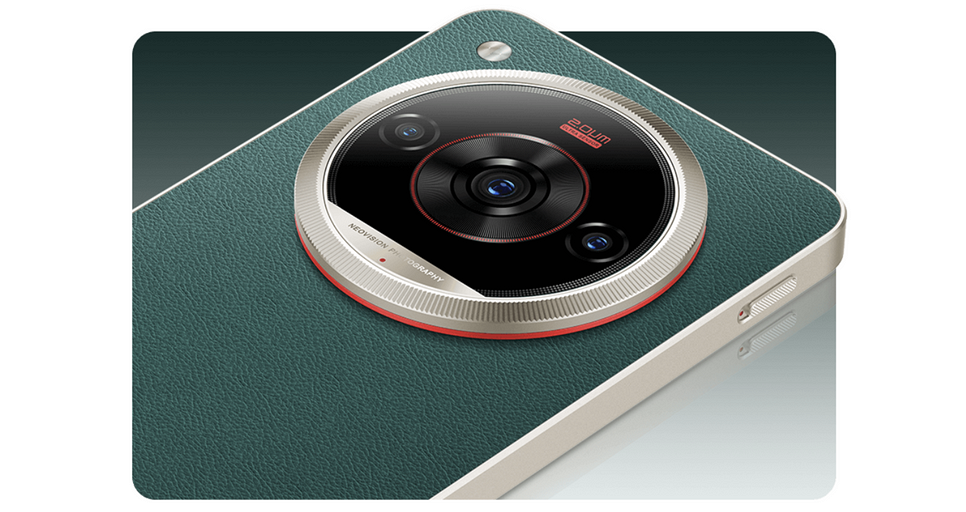 В Gizmochina составили топ-5 самых странных смартфонов с выставки MWC 2025