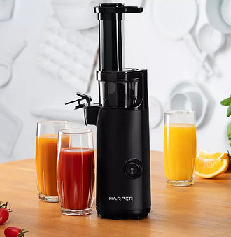 Модель работает на скорости до 70 оборотов в минуту, что позволяет мягко выжимать сок из фруктов и овощей, сохраняя больше витаминов и аромата по сравнению с центрифужными аналогами.Объем...