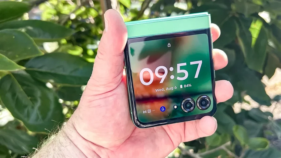 Toms Guide назвал 6 лучших смартфонов с гибкими экранами на лето 2025