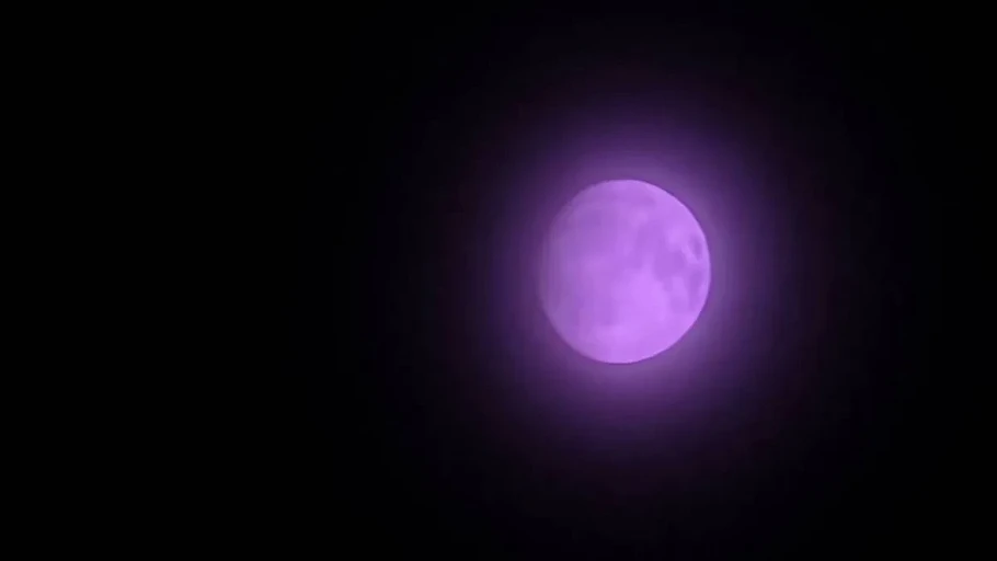 В One UI 8 обнаружен баг, который окрашивает Луну в фиолетовый на фото