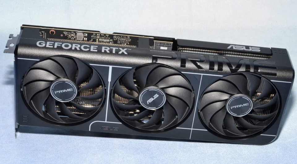Эксперты сравнили GeForce RTX 5060 Ti на 8 и 16  ГБ в 21 игре