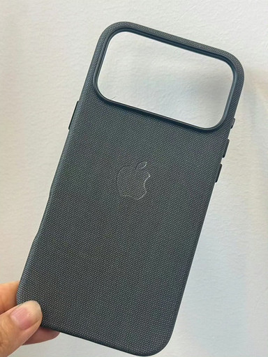 Apple придумала новые чехлы для iPhone 17 в стиле FineWoven