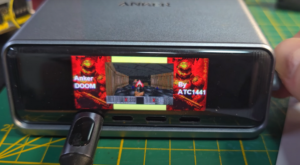 Герой дня: блогер запустил DOOM на зарядке от Anker