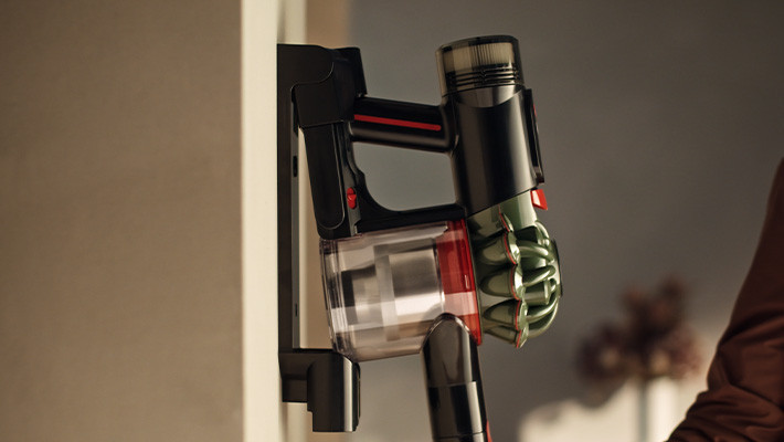 Dyson представила флагманский пылесос V8 Cyclone со сменным аккумулятором