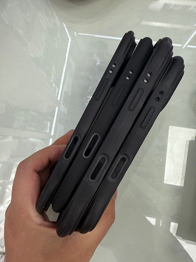 Apple готовит необычные чехлы из жидкого силикона для iPhone 17