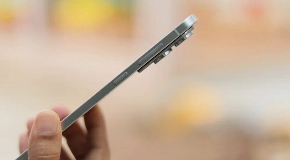 Тонкие и легкие Galaxy S25 Edge и iPhone Air сравнили в SamMobile — Samsung круче