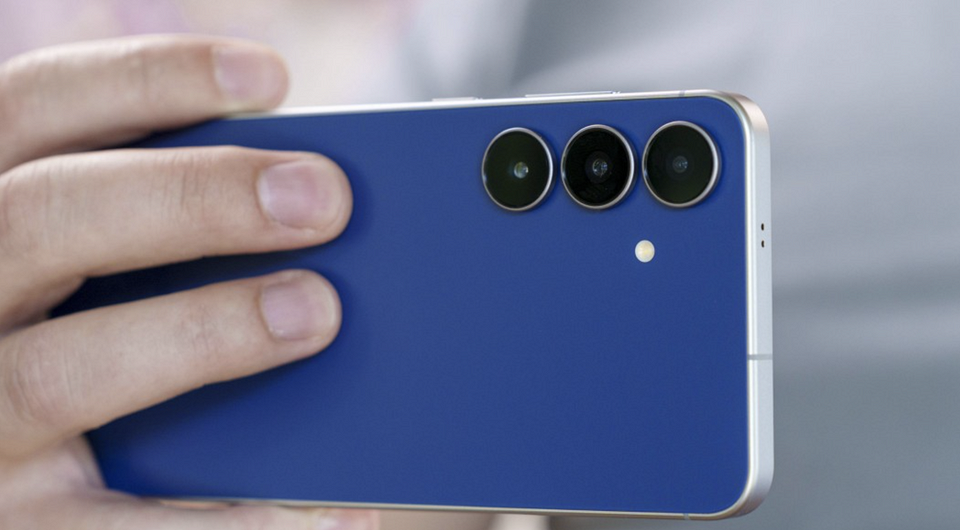 В GSMArena опубликовали обзор Samsung Galaxy S25 FE — почти идеальный Galaxy FE