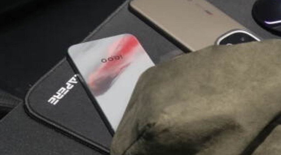 iQOO 15 впервые показали на фото вживую