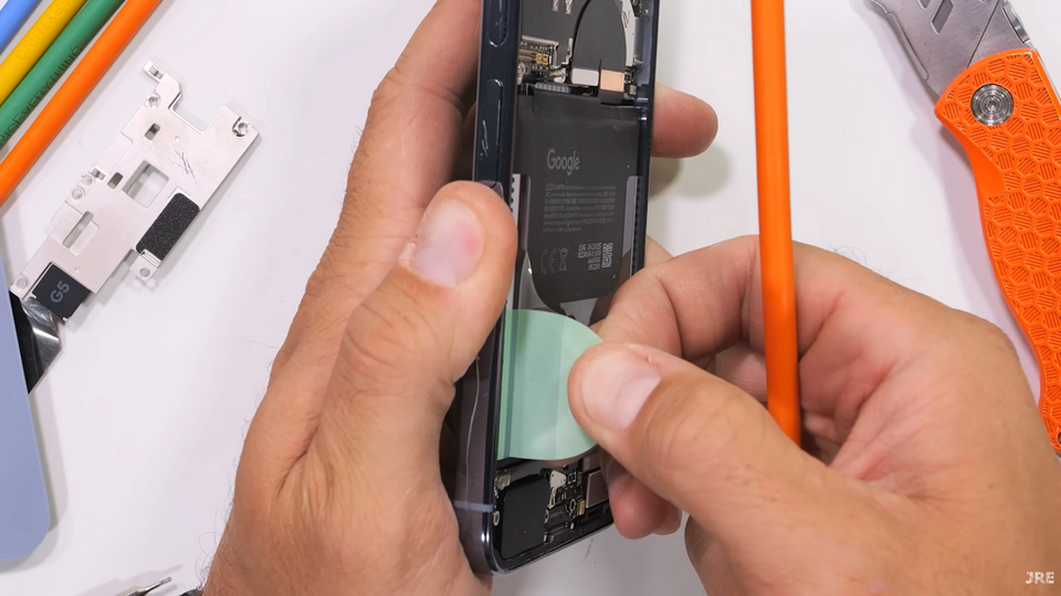 Блогер разобрал Pixel 10 Pro XL и сильно удивился изменениям в конструкции Блогер разобрал Pixel 10 Pro XL и сильно удивился изменениям в конструкции