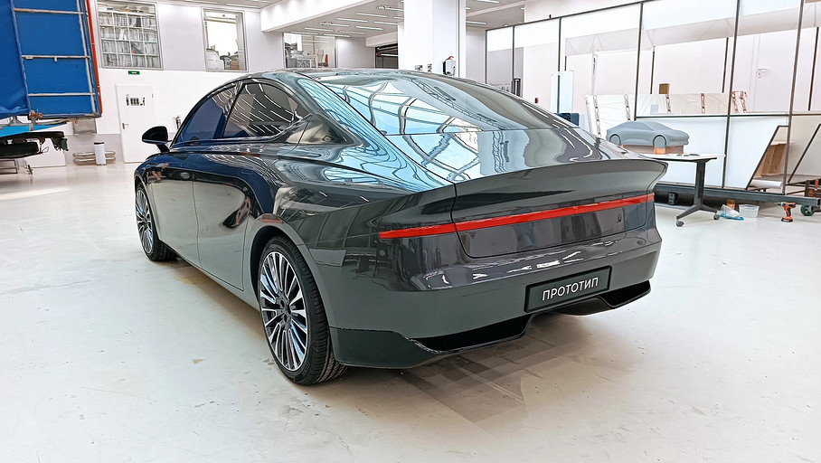 «Молнию» показали на фото: первый отечественный электроседан от Московского метрополитена готовится к выходу