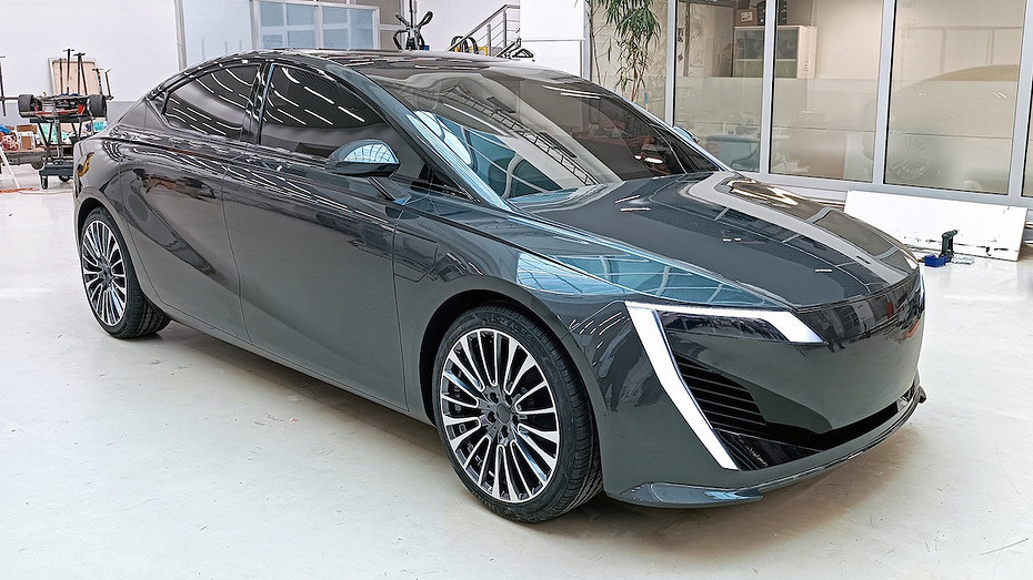 Молнию показали на фото: первый отечественный электроседан от Московского метрополитена готовится к выходу