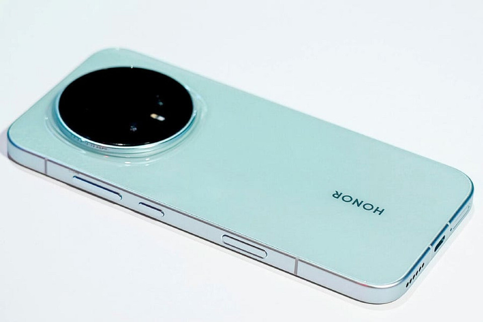 Флагман HONOR Magic 8 впервые показали на живых фото Флагман HONOR Magic 8 впервые показали на живых фото