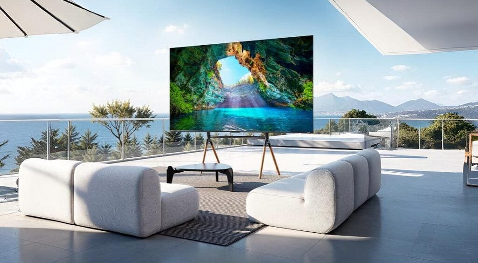 Ярче солнца: представлен топовый смарт-ТВ Hisense E7Q U+ Mini с очень ярким экраном