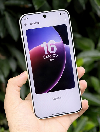 Получилось красиво: OnePlus 15 в цвете «Песчаная буря» показали на фото