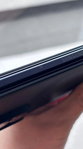 Просто ужас! У Galaxy Z Fold 7 обсыпается краска, а ведь он стоит как два iPhone 16 Pro