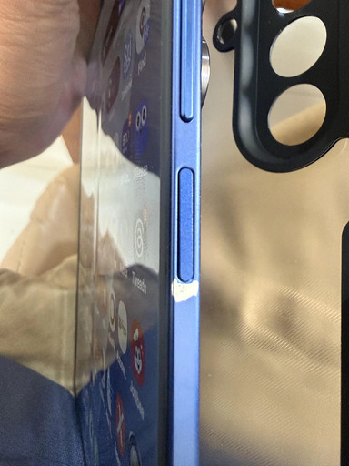 Просто ужас! У Galaxy Z Fold 7 обсыпается краска, а ведь он стоит как два iPhone 16 Pro