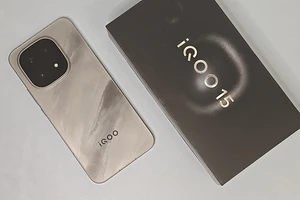 Обзор смартфона iQOO 15: топовый процессор и батарея 7000 мАч