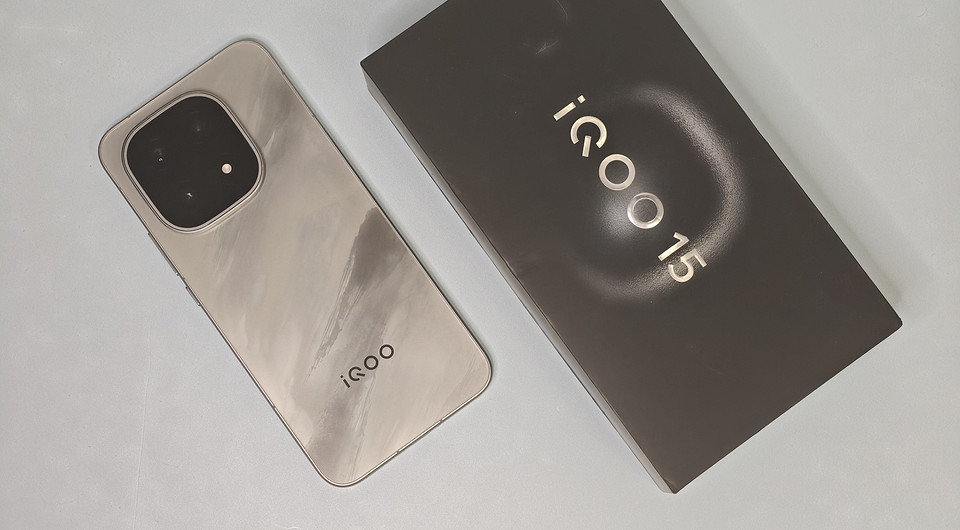 Обзор смартфона iQOO 15: топовый процессор и батарея 7000 мАч