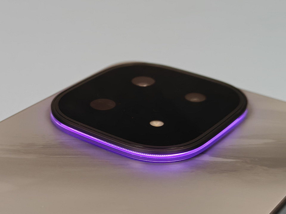 Обзор смартфона iQOO 15: топовый процессор и батарея 7000 мАч