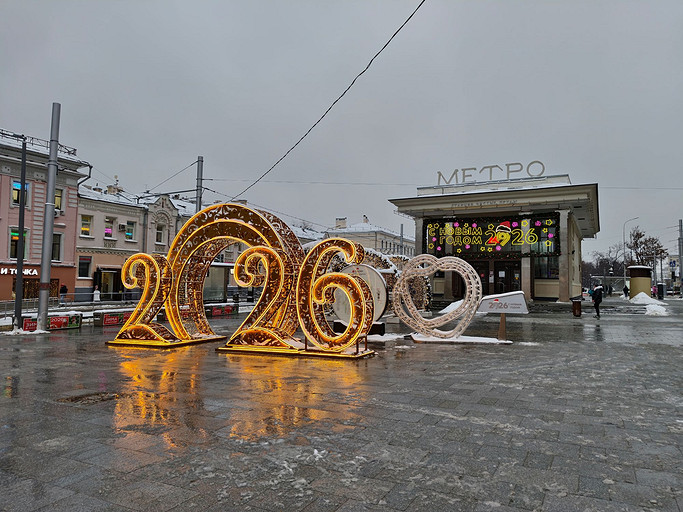 Обзор смартфона iQOO 15: топовый процессор и батарея 7000 мАч