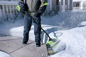 5 главных преимуществ снеголопат перед снегоуборщиками